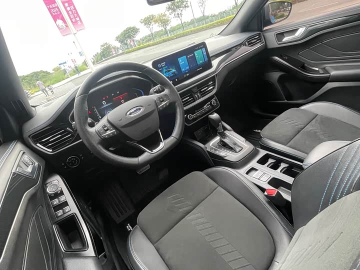 Ford Focus 2022 2022款 三厢 EcoBoost 180 自动S版