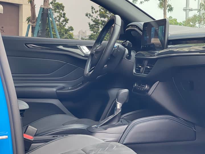 Ford Focus 2022 2022款 三厢 EcoBoost 180 自动S版