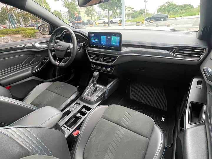 Ford Focus 2022 2022款 三厢 EcoBoost 180 自动S版