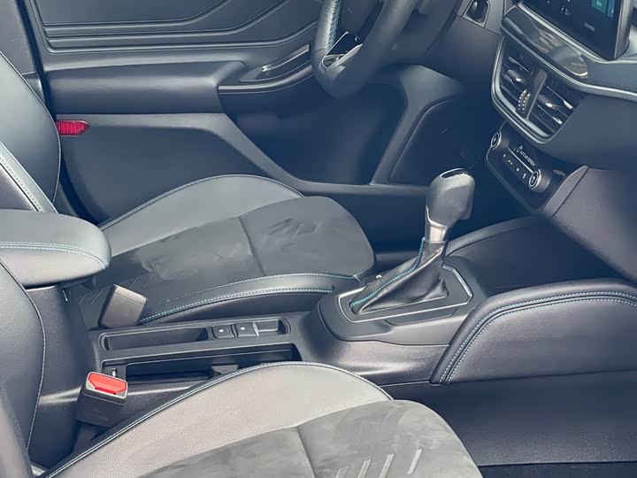 Ford Focus 2022 2022款 三厢 EcoBoost 180 自动S版