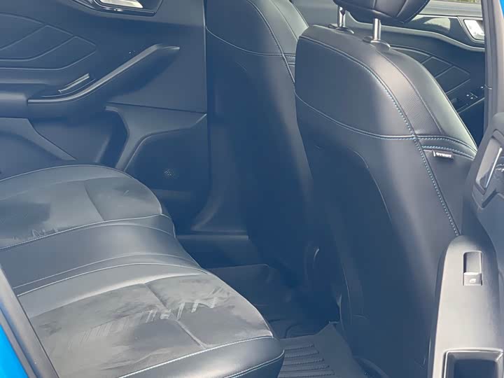 Ford Focus 2022 2022款 三厢 EcoBoost 180 自动S版