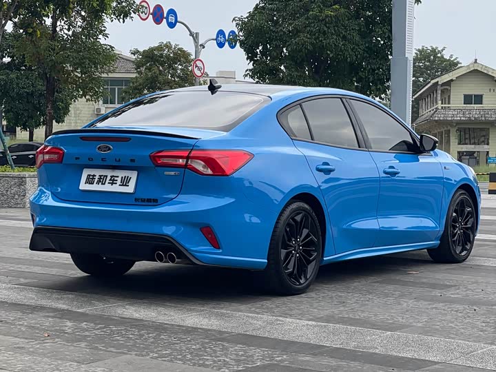 Ford Focus 2022 2022款 三厢 EcoBoost 180 自动S版