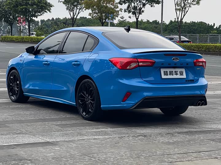 Ford Focus 2022 2022款 三厢 EcoBoost 180 自动S版