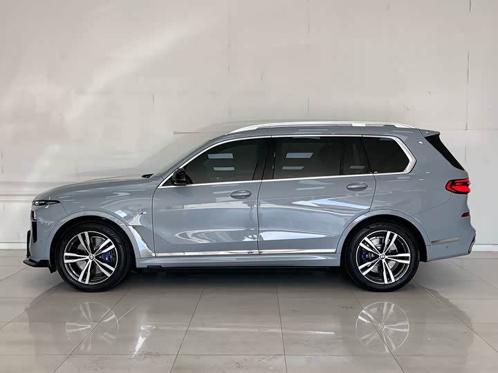 BMW X7 2023 2023款 xDrive40i 尊享型M运动套装