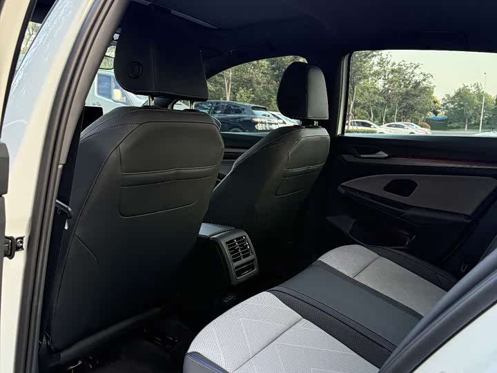 Volkswagen Golf 2025 2025款 300TSI R-Line