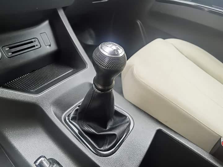 Dongfeng Forthing Lingzhi M5 2023 2023款 M5 1.6L 实用型 5座