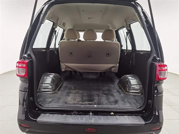 Dongfeng Forthing Lingzhi M5 2023 2023款 M5 1.6L 实用型 5座