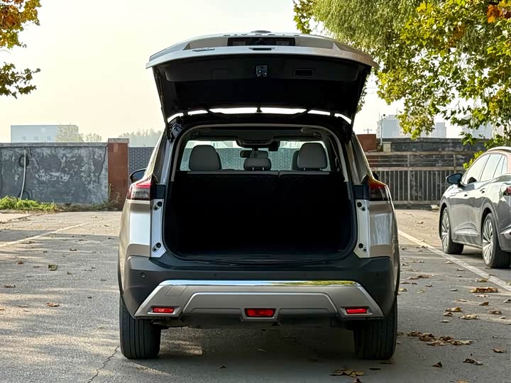 Nissan X-Trail 2023 2023款 e-POWER 超混双电机四驱豪华版