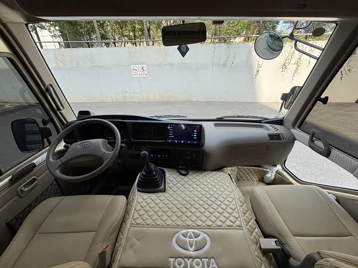 Toyota Coaster 2019 2019款 4.0L豪华车GRB53L-ZCMEK 20座9GR