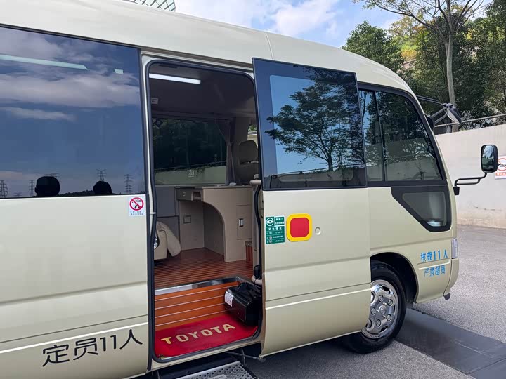 Toyota Coaster 2019 2019款 4.0L豪华车GRB53L-ZCMEK 20座9GR