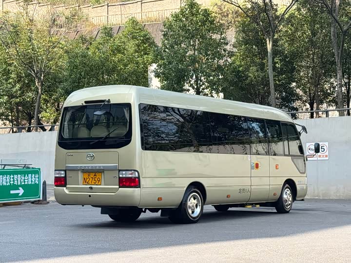 Toyota Coaster 2019 2019款 4.0L豪华车GRB53L-ZCMEK 20座9GR