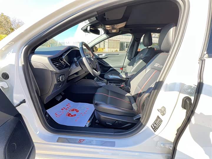 Ford Focus 2022 2022款 两厢 EcoBoost 180 自动ST Line