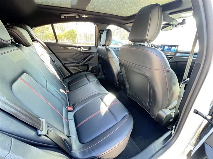 Ford Focus 2022 2022款 两厢 EcoBoost 180 自动ST Line