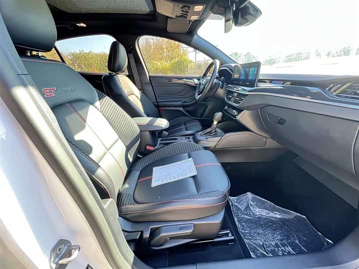 Ford Focus 2022 2022款 两厢 EcoBoost 180 自动ST Line