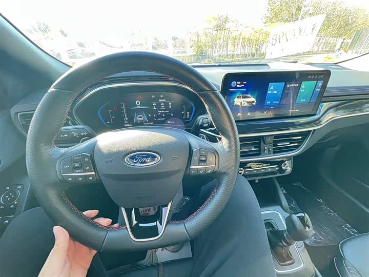 Ford Focus 2022 2022款 两厢 EcoBoost 180 自动ST Line