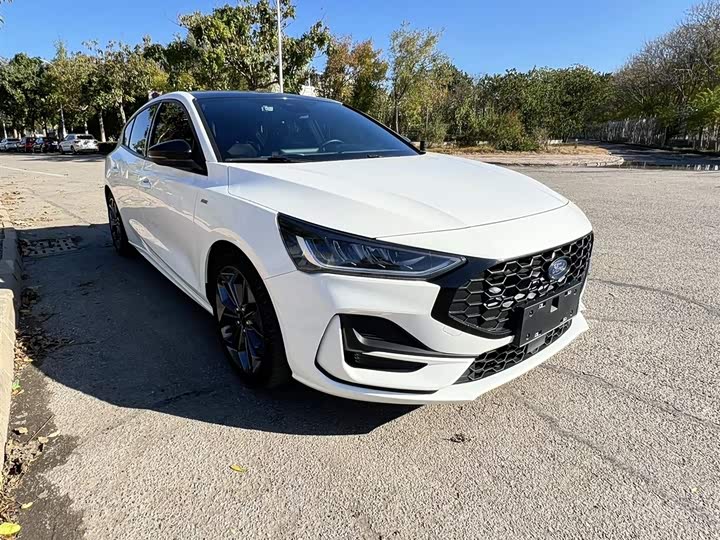 Ford Focus 2022 2022款 两厢 EcoBoost 180 自动ST Line