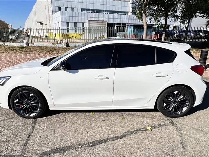 Ford Focus 2022 2022款 两厢 EcoBoost 180 自动ST Line