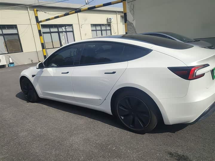 Tesla Model 3 2023 2023款 长续航全轮驱动版