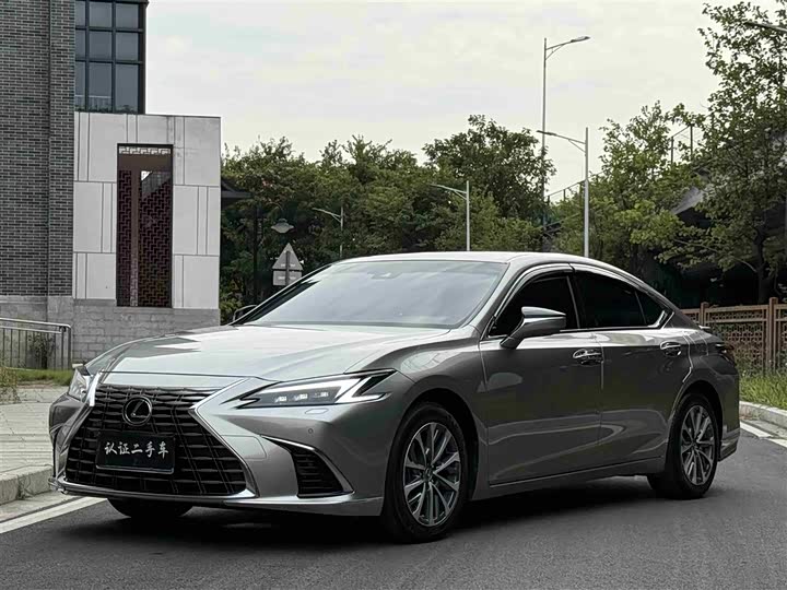 Lexus ES 2025 2025款 300h 臻享版