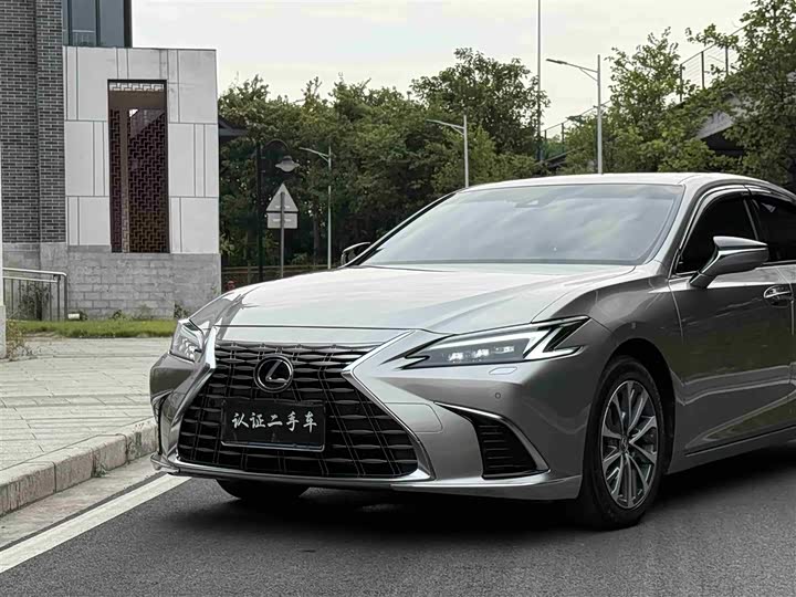 Lexus ES 2025 2025款 300h 臻享版