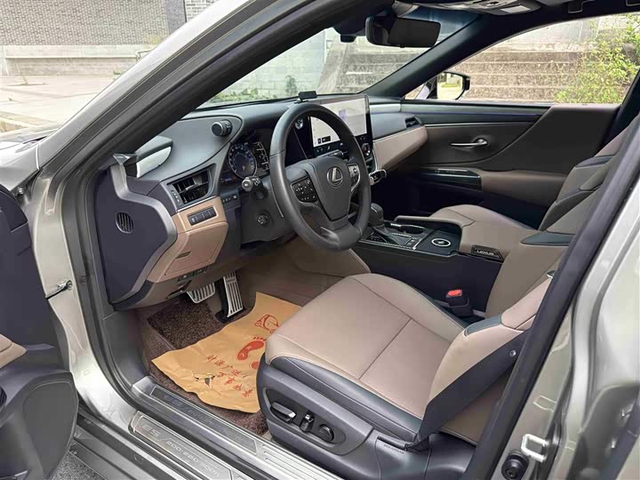 Lexus ES 2025 2025款 300h 臻享版