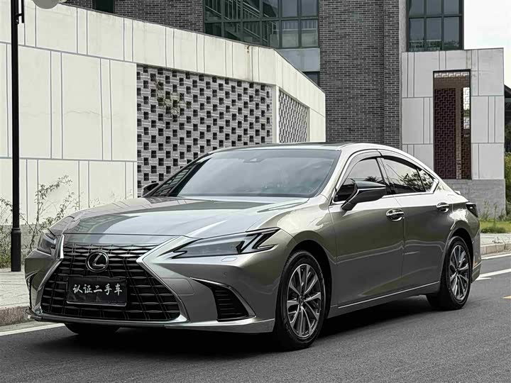Lexus ES 2025 2025款 300h 臻享版