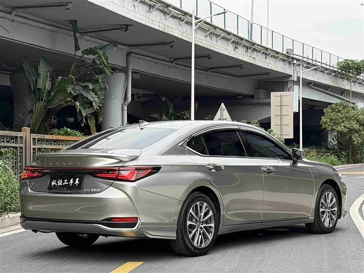 Lexus ES 2025 2025款 300h 臻享版