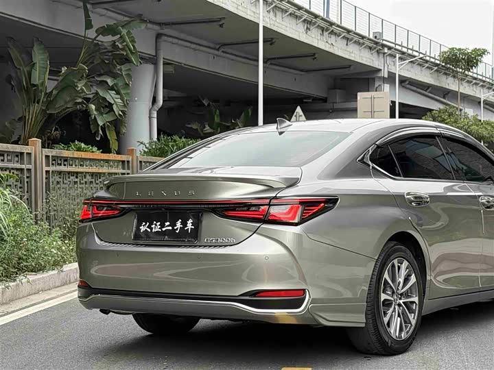Lexus ES 2025 2025款 300h 臻享版