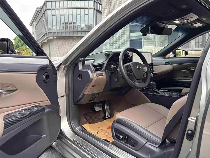 Lexus ES 2025 2025款 300h 臻享版