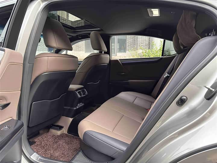 Lexus ES 2025 2025款 300h 臻享版