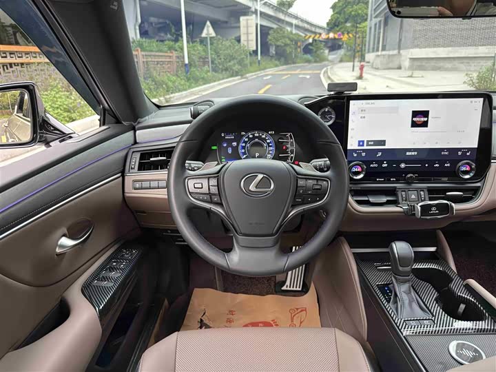 Lexus ES 2025 2025款 300h 臻享版