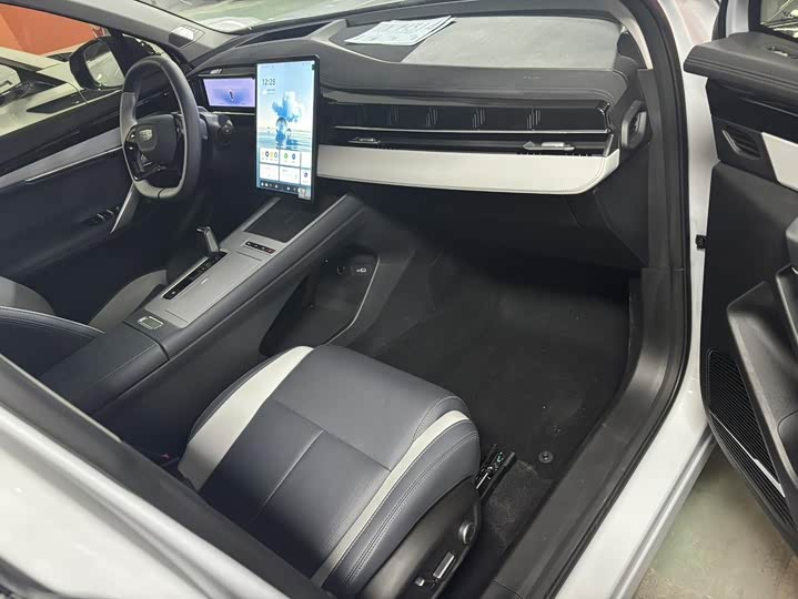 Geely Atlas L 2024 2024款 1.5TD DCT尊贵版