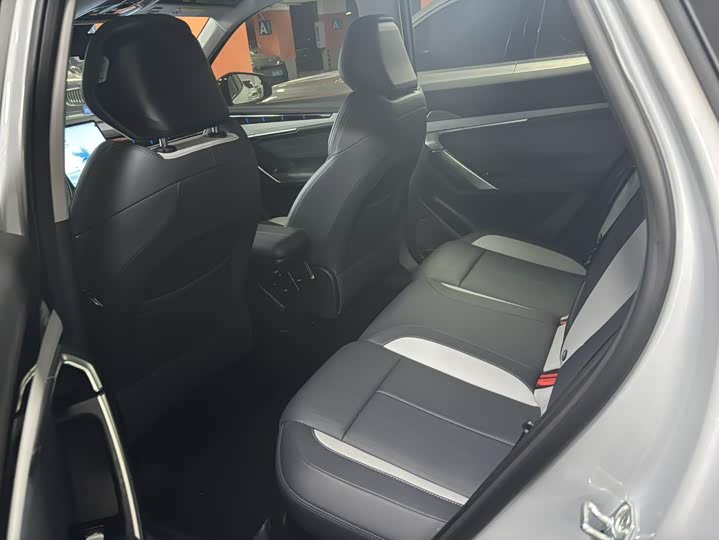 Geely Atlas L 2024 2024款 1.5TD DCT尊贵版