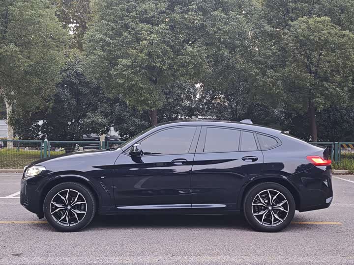 2022 BMW X4