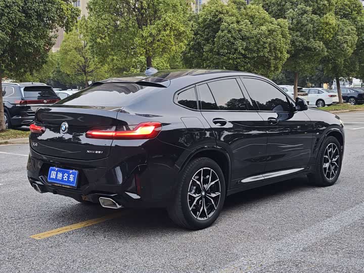 2022 BMW X4