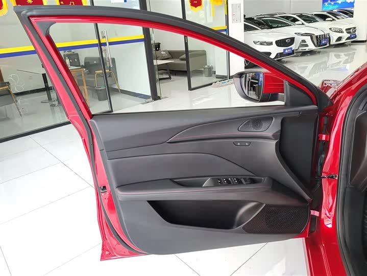 MG Motor 5 2025 2025款 300TGI 全球旗舰版