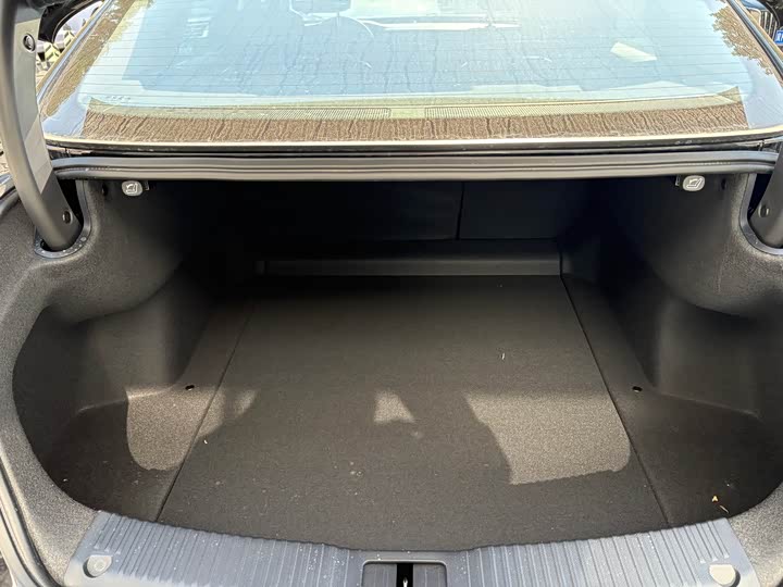 Hongqi H5 2025 2025款 2.0T 自动旗畅版