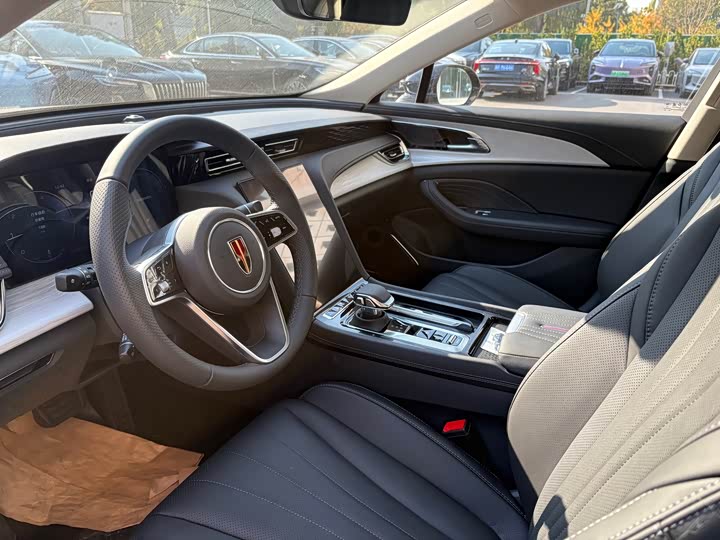 Hongqi H5 2025 2025款 2.0T 自动旗畅版