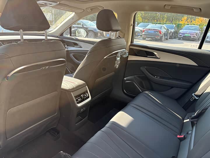 Hongqi H5 2025 2025款 2.0T 自动旗畅版