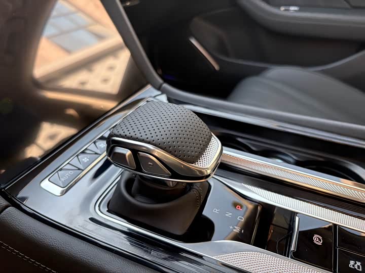 Hongqi H5 2025 2025款 2.0T 自动旗畅版