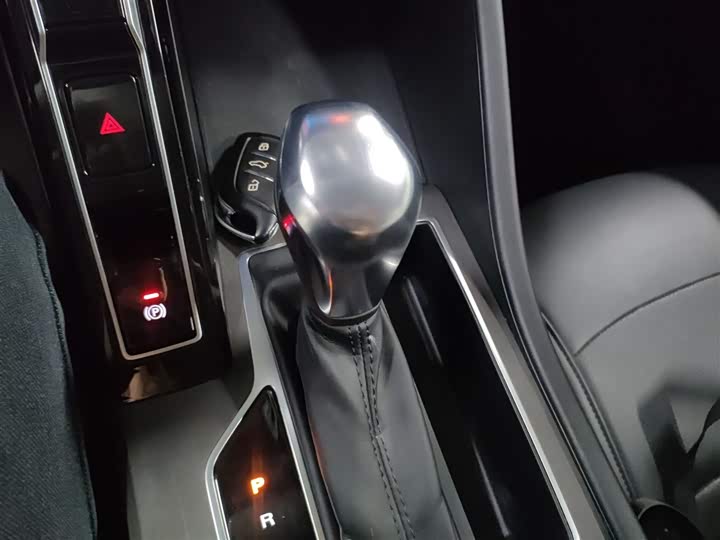 Roewe i5 2023 2023款 1.5L CVT尊荣版