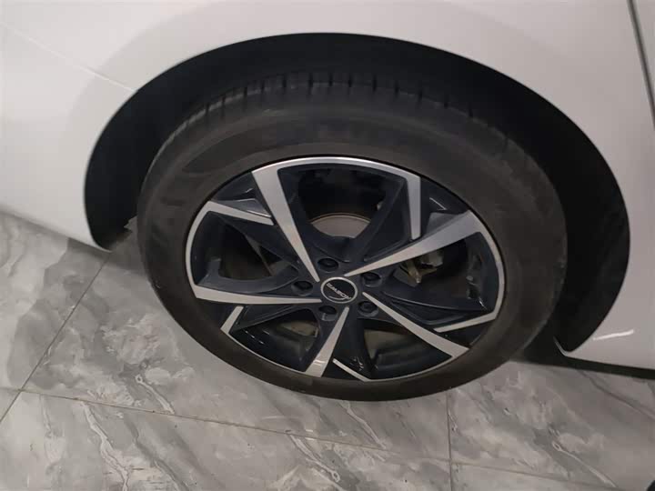 Roewe i5 2023 2023款 1.5L CVT尊荣版