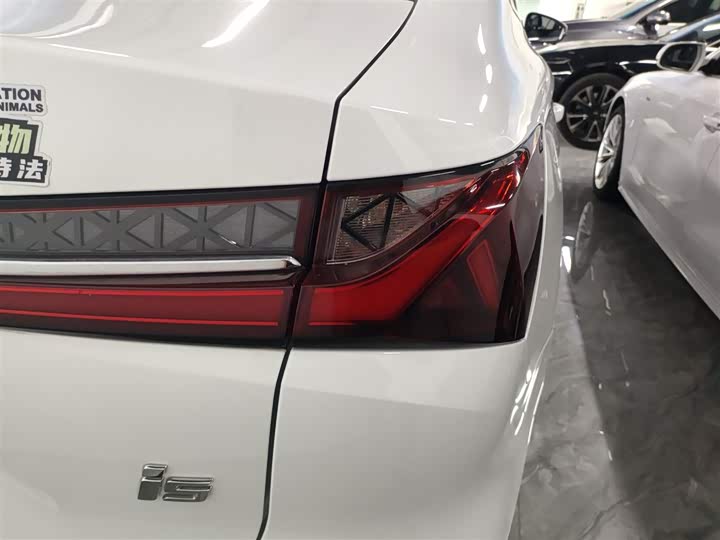 Roewe i5 2023 2023款 1.5L CVT尊荣版