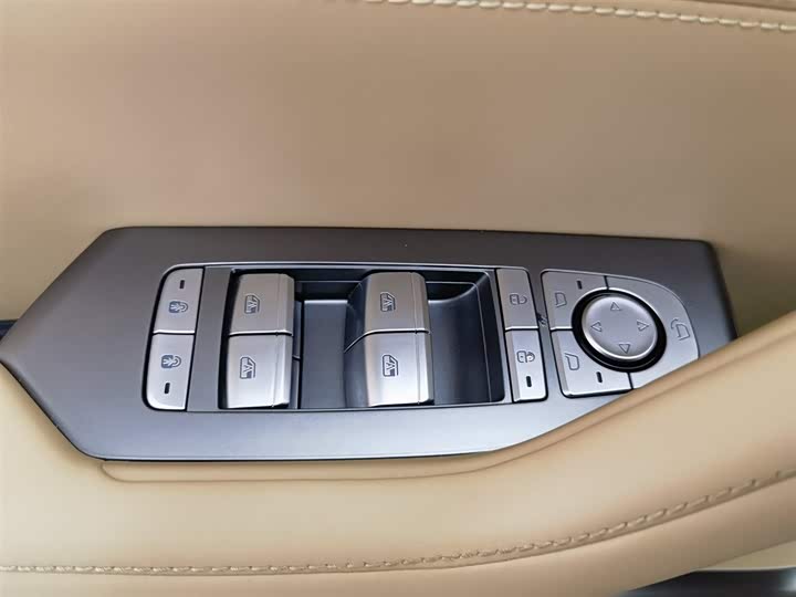 BYD FangChengBao Leopard 8 2025 2025款 智勇旗舰版 7座