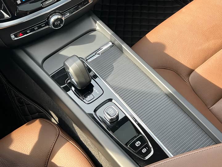 Volvo S60 2024 2024款 B4 智逸豪华版