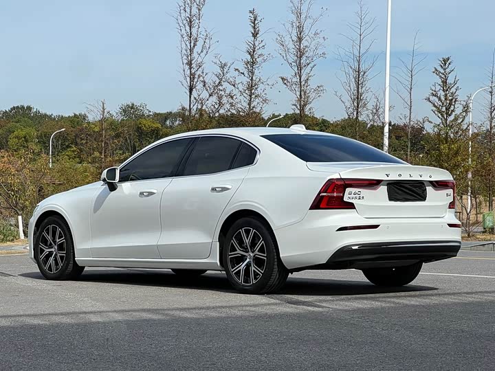 Volvo S60 2024 2024款 B4 智逸豪华版