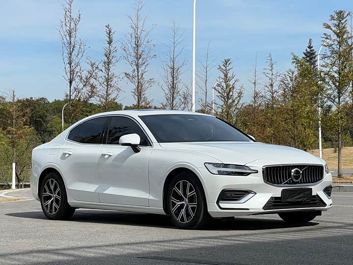 Volvo S60 2024 2024款 B4 智逸豪华版