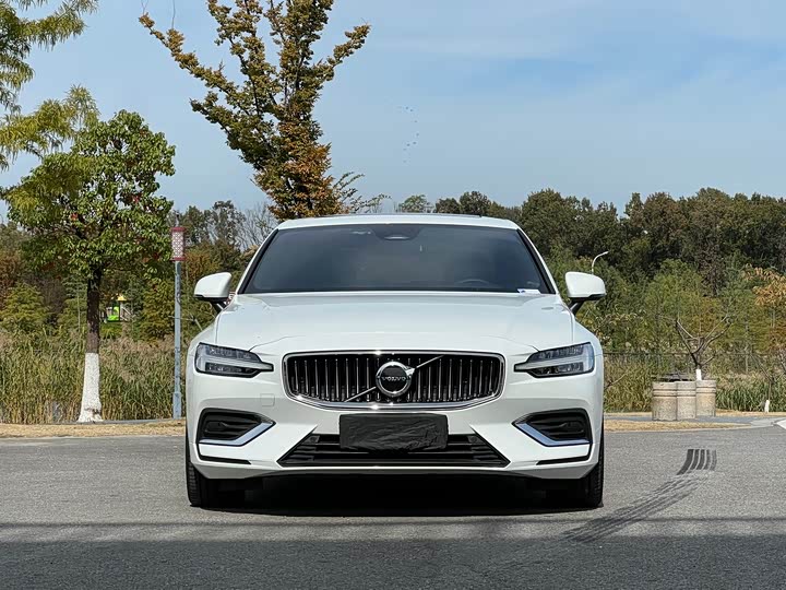 Volvo S60 2024 2024款 B4 智逸豪华版