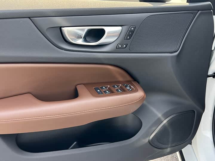 Volvo S60 2024 2024款 B4 智逸豪华版