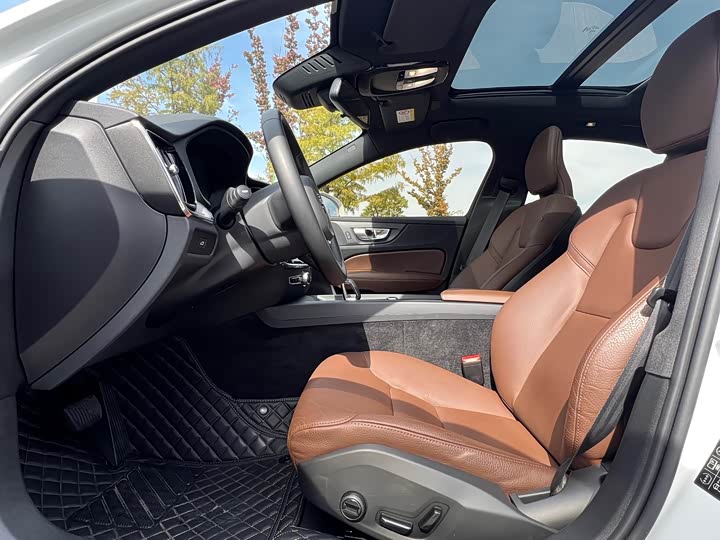 Volvo S60 2024 2024款 B4 智逸豪华版